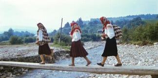 Кольоровий “Яблуневий Спас” Юліана Дороша завітає до “Штуки” Яблуневий Спас. Косів, 1962. Світлив Юліан Дорош