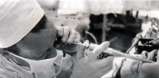 Львів’ян запрошують на унікальну лекцію “З фотоапаратом в клініці, або Фотографія в медицині (на власному досвіді)” Лікар, з метою зміни кута спостереження, уводить через трубку ендоскопа оптичний бронхоскоп